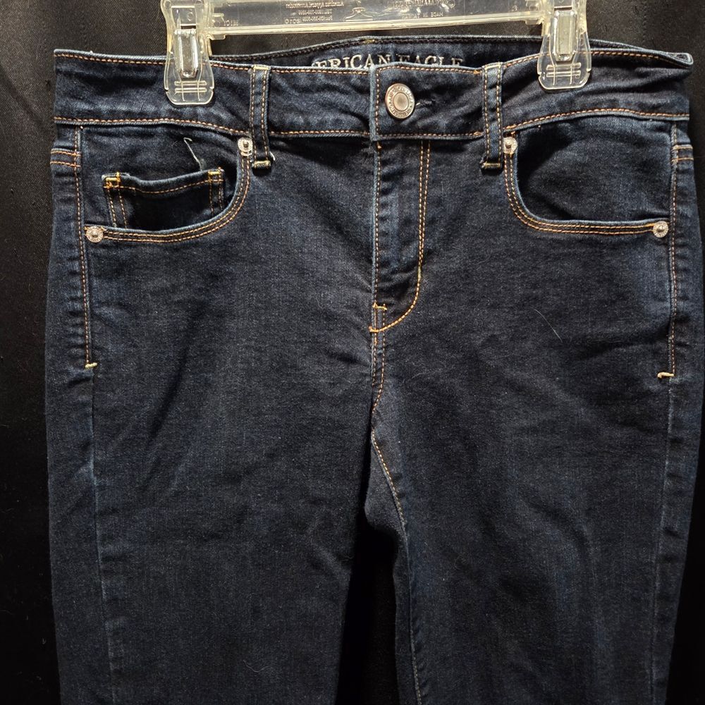 American Eagle Skinny Super Stretch Jeans Size 8 Dark Wash Denim with stylishly